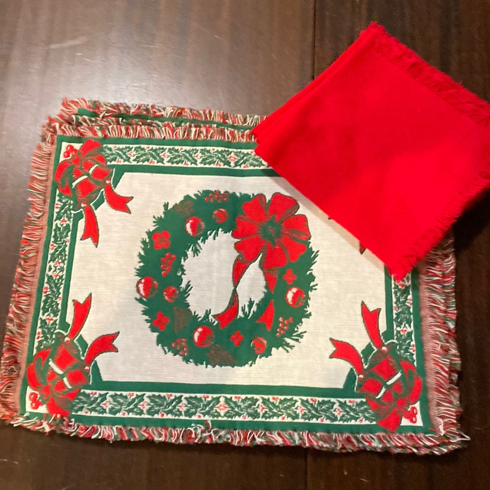 975) Vintage 12”X18” Christmas Placemats Wreath 6pc set w/ Napkins